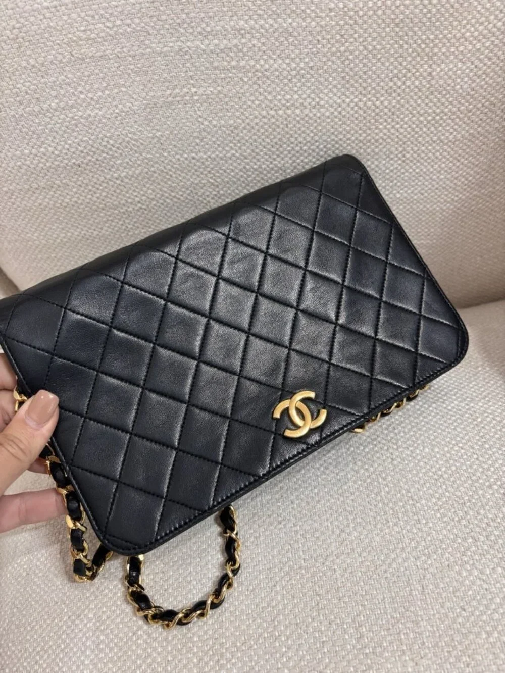 Authentic CHANEL single flap black lambskin bag classic 24k gold hardware